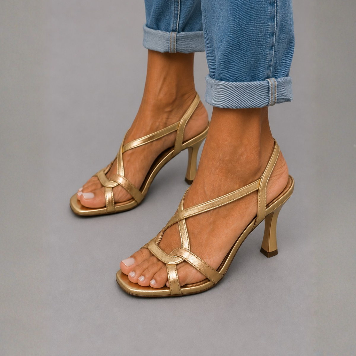 Liliana | Sandalias Doradas, Encanto Veraniego