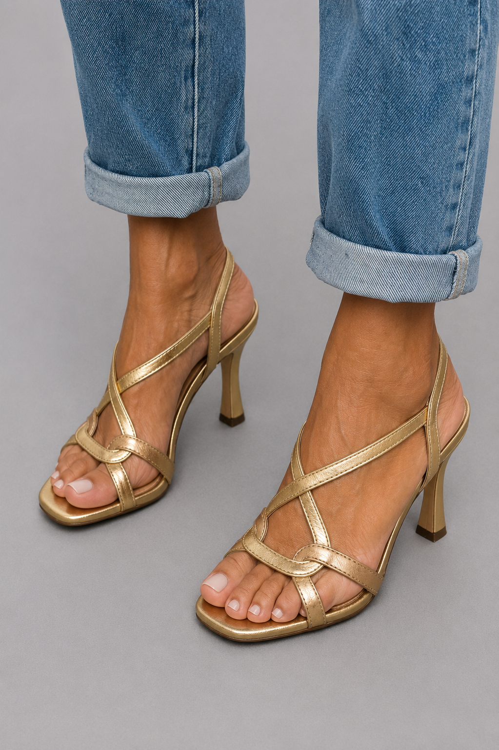 Liliana | Sandalias Doradas, Encanto Veraniego