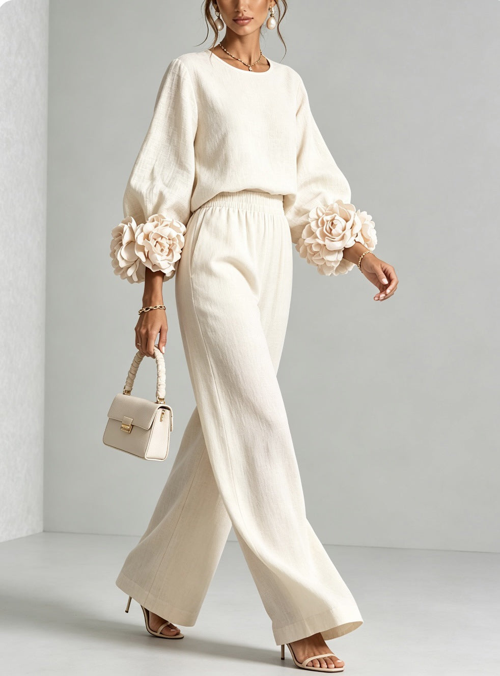 Liliana | Completo Due Pezzi con Polsini Floreali - Bianco
