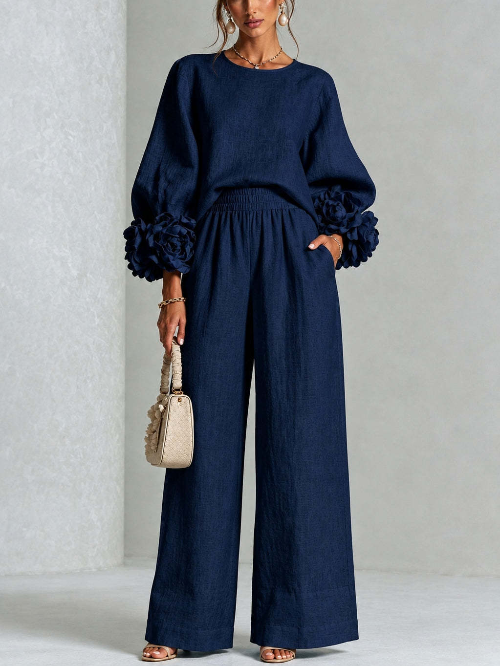 Liliana | Completo Due Pezzi con Polsini Floreali - Blu scuro